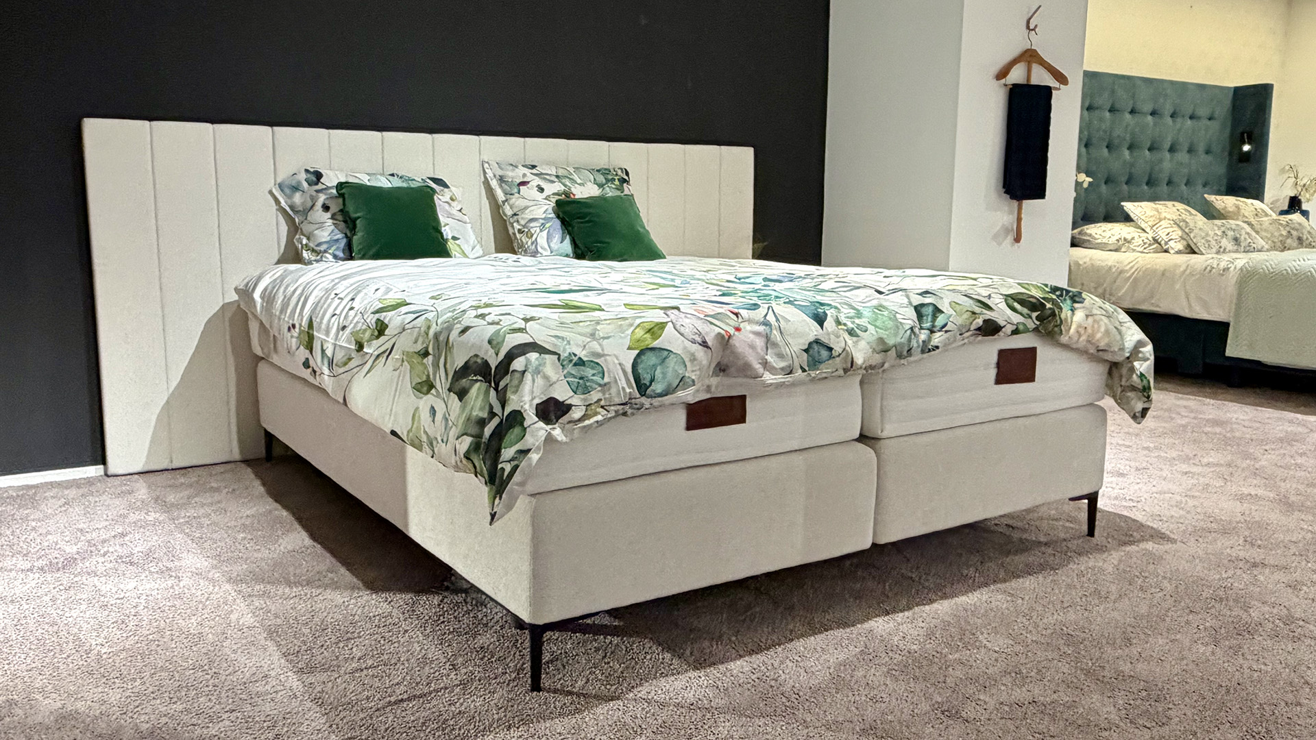 Paauwe_bed_wit_1920x1080.jpg
