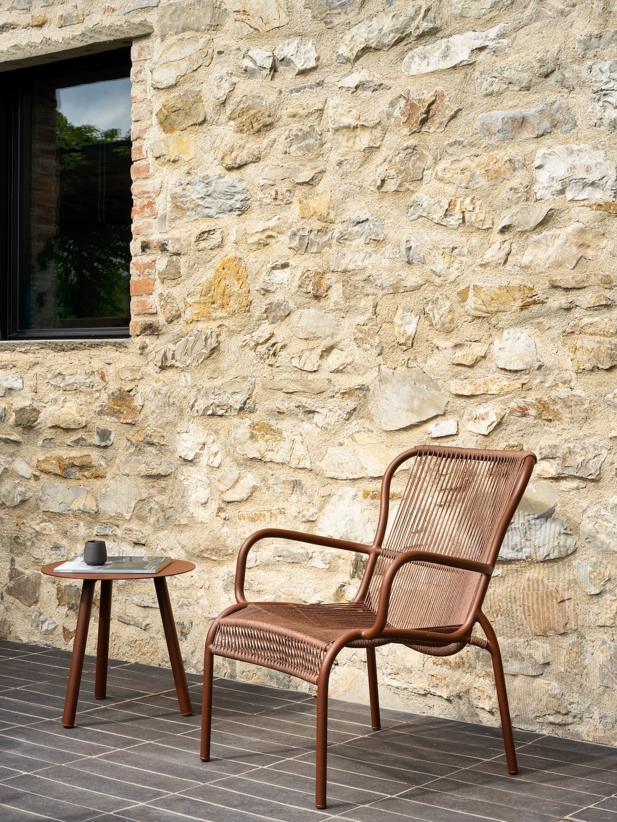 Vincent Sheppard_Loop lounge chair_Lilo side table rust_HR.jpg